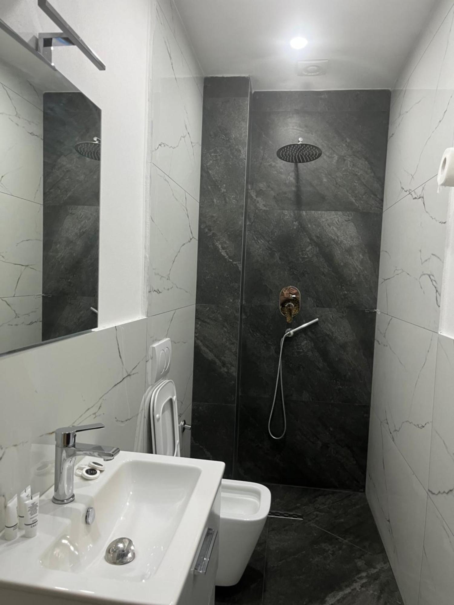 Hotel Luli City Center Durrës Buitenkant foto