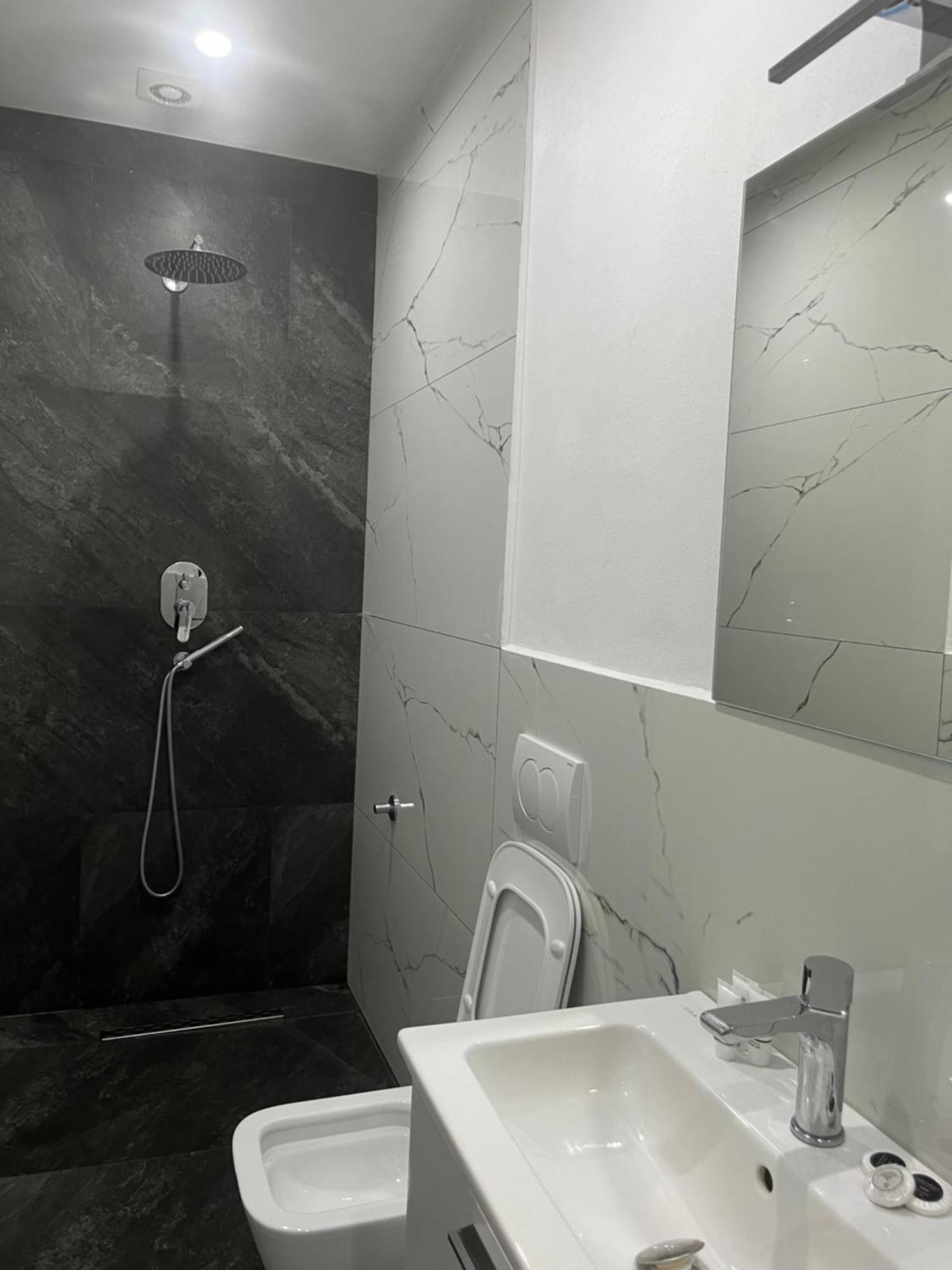 Hotel Luli City Center Durrës Buitenkant foto